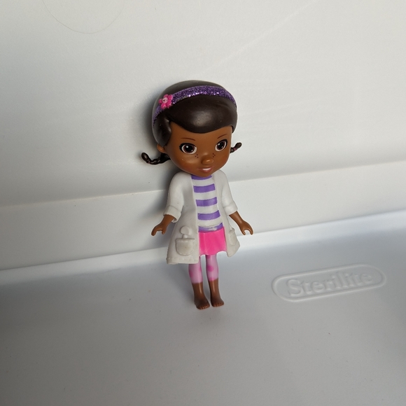 Disney Jr Doc McStuffins 4in Cake Topper Purple White just play Removable Coat - Picture 7 of 12